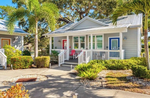 Dunedin Cottage | Key West Style Cottage - with pool/hot-tub