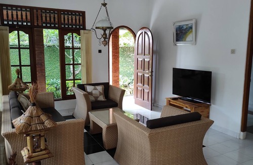 Lovina Hotel | Keyani's Bungalow