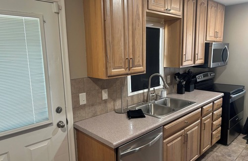 Lincoln House | Keyless Entry, 3 BR 2 BA, 5 total Beds, Family Friendly