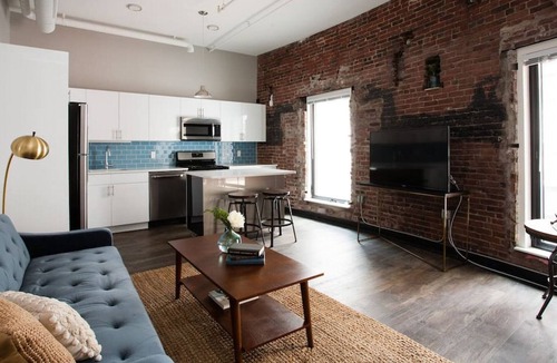 Downtown Boston Apartment | Keyless Entry | Laundry in Unit | Dog Friendly w/ optional parking
