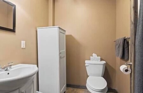 Elkader Apartment | Keystone Bridge Suite