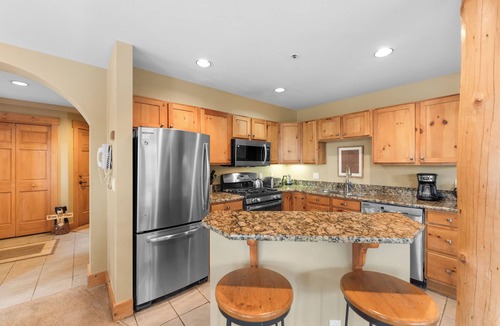 Keystone Condo | Keystone Condo Only 2 Mins from Slopes & River Run, Treed Views from Balcony!