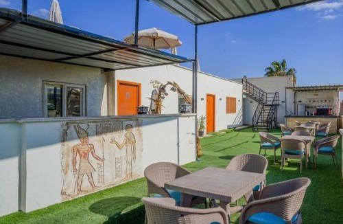 Oula House | khofo pyramids view