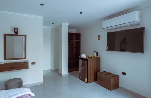 Oula Hotel | khufu house