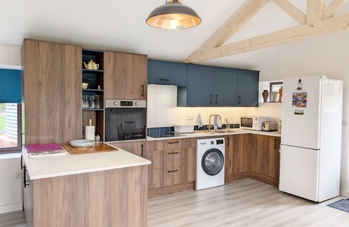 Chichester Cottage | Khukra Kharka Cottage - a cottage that sleeps 4 guests in 2 bedrooms