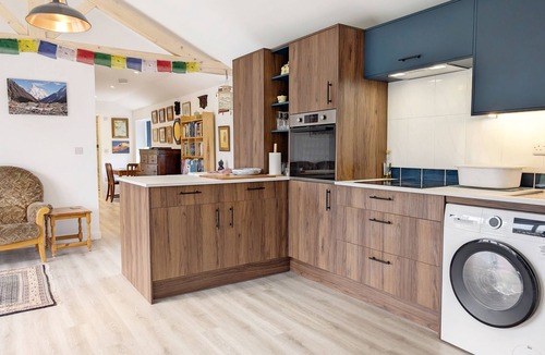 Chichester Cottage | Khukra Kharka Cottage - a cottage that sleeps 4 guests in 2 bedrooms
