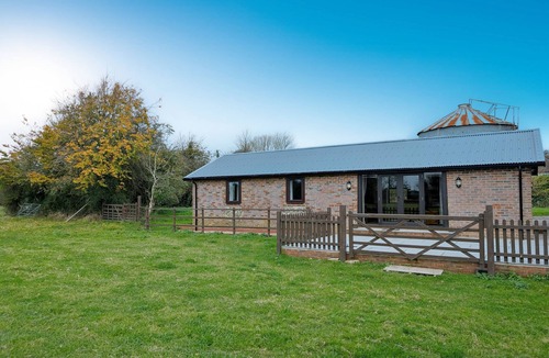 Chichester Cottage | Khukra Kharka Cottage - a cottage that sleeps 4 guests in 2 bedrooms