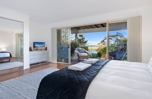 Kiama Villa | Kiama Haven - stunning views of Easts Beach, the ocean and the hills of the Kiama Coastal Walk.