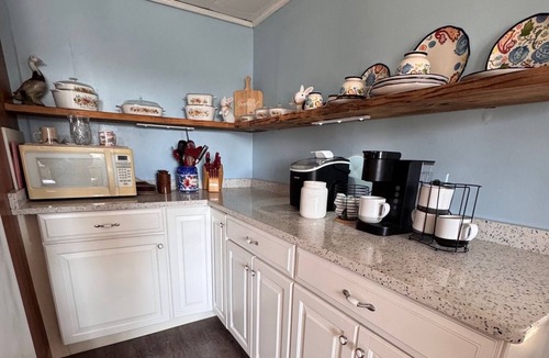 Derby House | Kick back and enjoy the country life in beautiful Derby, Indiana