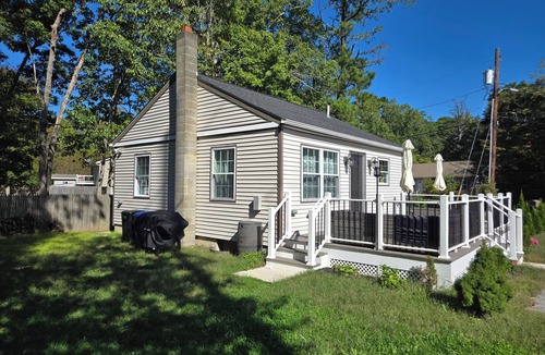 Whitesboro House | Kick back and relax in this calm, stylish home. Luxury newly renovated property