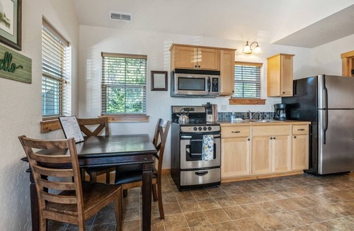Dover Bay House | Kick back and savor vacation time at "Five O'clock Somewhere"