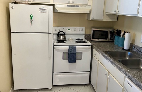 Demere Park Condo | Kick back and relax… You’re on island time!