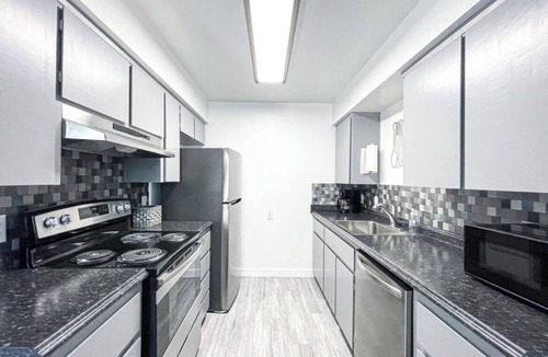 Coalinga House | Kick back in this calm, stylish 2-bedroom home in the heart of Coalinga. Perfect for families or professionals, it features a dedicated workspace, a fully equipped kitchen, and a bright living area.