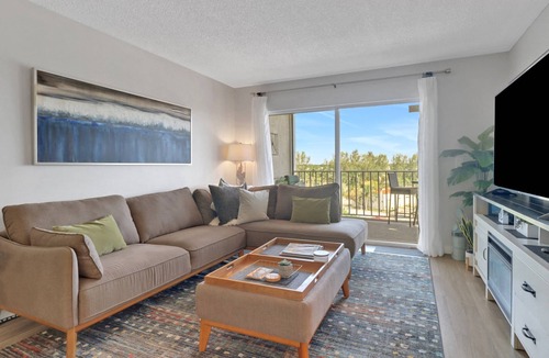 Edgewood Condo | Kick Back with a Dockside Escape, Sunset Views, River Breezes, or Explore nearby Downtown!