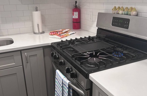 Elizabeth Apartment | Kickback and relax in this beautiful apartment close to all arenas and malls