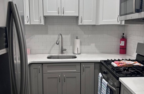 Elizabeth Apartment | Kickback and relax in this beautiful apartment close to all arenas and malls