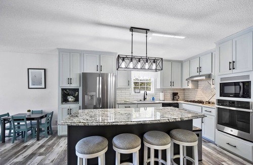 Saint Simons Island House | Kickback & relax Lakefront - Serenity Lake Cottage