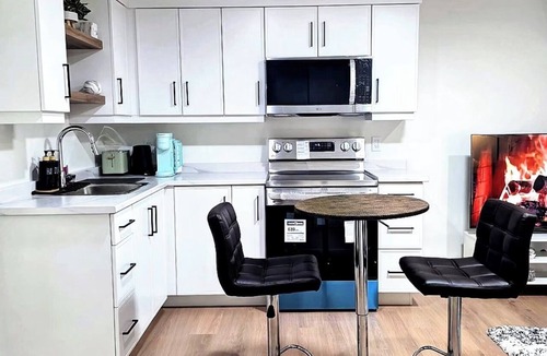 Moncton House | Kickback & relax in a cozy & stylish home in Moncton