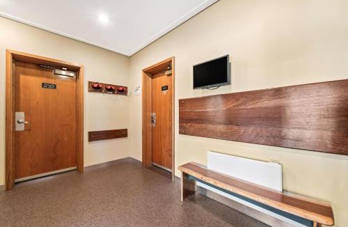 Lake Crackenback House | Kickenback Chalet - 2BR Chalet l Gym l Indoor Pool l Tennis Court l WiFi l Air-Con