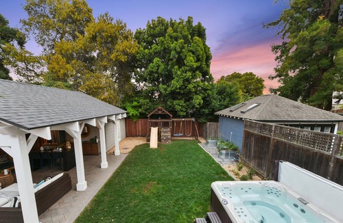 Alameda House | Kid friendly 5br home remodeled kitchen & backyard