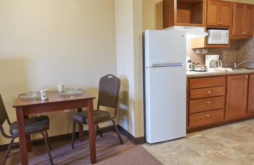 Pleasanton House | Kid-friendly Property Close to Longhorn Museum! w/ Free Parking, Pets Allowed!