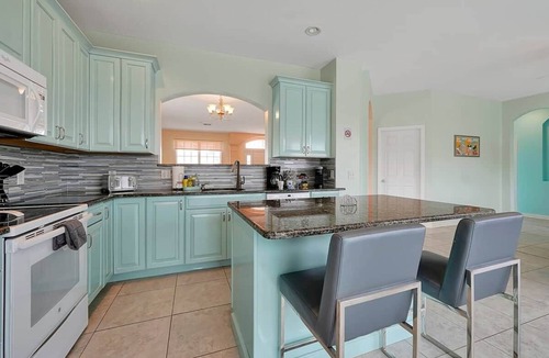 Windsor Palms House | Kids Fantasy Villa. Pool & Hot Tub. 10 Min to Disney