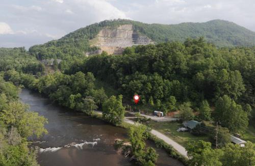 Sylva Apartment | Kimble - Riverfront, Hiking, Fishing, 20 min to Smoky Mountains!