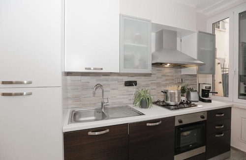 Genoa Apartment | King - 1000Mbps - Netflix - SmartTV - Full Kitchen