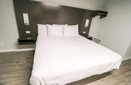 Henderson Hotel | King Accessible Non-Smoking Pet Friendly