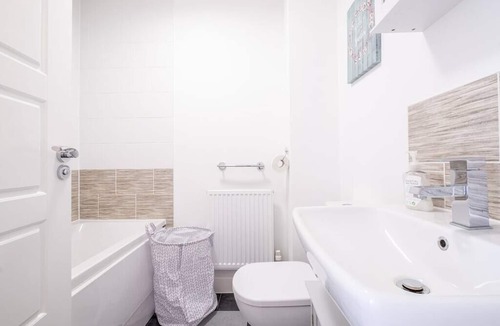 Kempston House | King Alfred by Our Home Short Stays