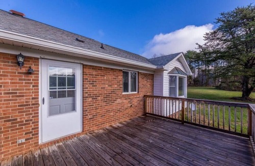 Winston - Salem House | King BD-Smart TVs, Outside City