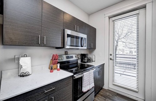 Indianapolis Apartment | KING BED- 1BED/1BATH- *IN THE HEART OF BROAD RIPPLE *