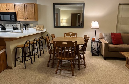 Hidden Valley Condo | King Bed! 2B2B ground level near golf; one floor living, three steps in.
