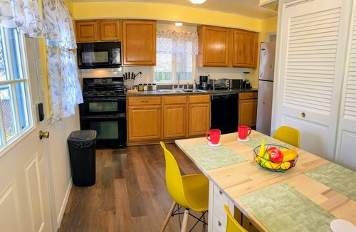 Waukegan House | ☆King Bed/3 bds Home near Naval Base - 6Flags - Casino☆