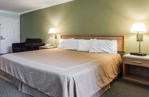 Stevenson Hotel | King Bed Accessible Non-Smoking