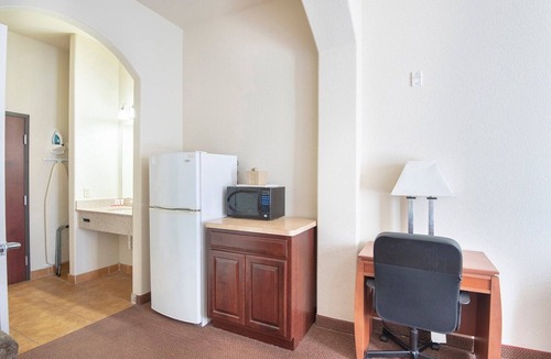 Clute Apartment | King Bed Accessible|Clute TX