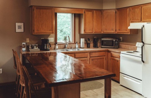 Rockbridge House | King Bed and Private Hot Tub on 12 Acres
