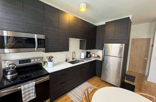 Corn Hill Apartment | King bed Centrally located- Cornhill