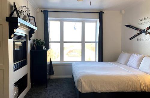 Brian Head Hotel | King Bed Condo at Cedar Breaks Lodge