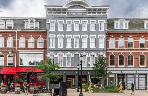 Bangor Apartment | King Bed , DTWN, 50 in Roku TV , Fiber Internet, Room # 203