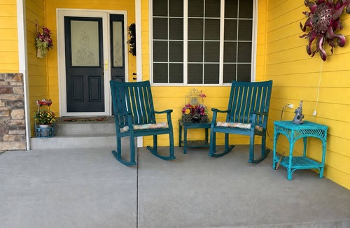Johnstown House | King Bed Entire Suite No Cleaning Fee Private Entrance