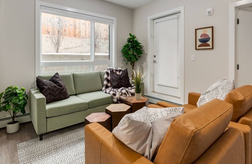 Shaganappi Apartment | King bed, Ground Floor Suite, Pet Friendly