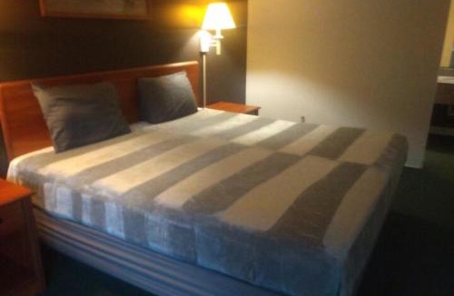Livingston Apartment | King Bed Hotel Studio 139