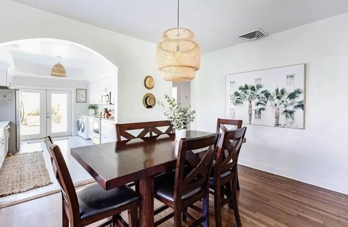 Parker Ridge Cottage | -KING Bed- Large Kitchen- Private Yard- Walk to NEW Golf Course and Parks