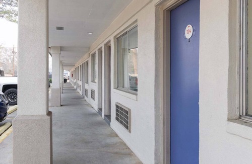 DeRidder Apartment | King Bed | Non smoking