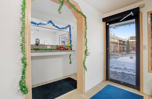 Devils Lake Apartment | King Bed|Non-Smoking
