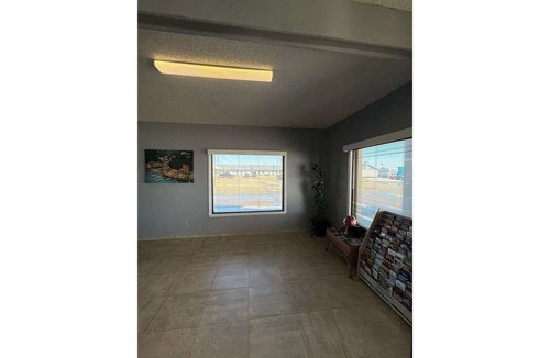 Whitesboro Apartment | King Bed Non-Smoking