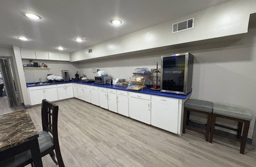 Hampton Apartment | King Bed Non-Smoking