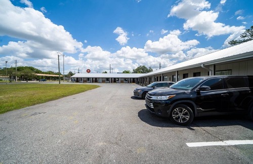 Ocala Apartment | King Bed Non-Smoking