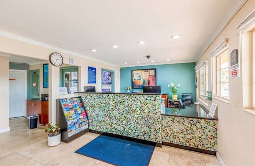 Loma Alta Apartment | King Bed Non-Smoking